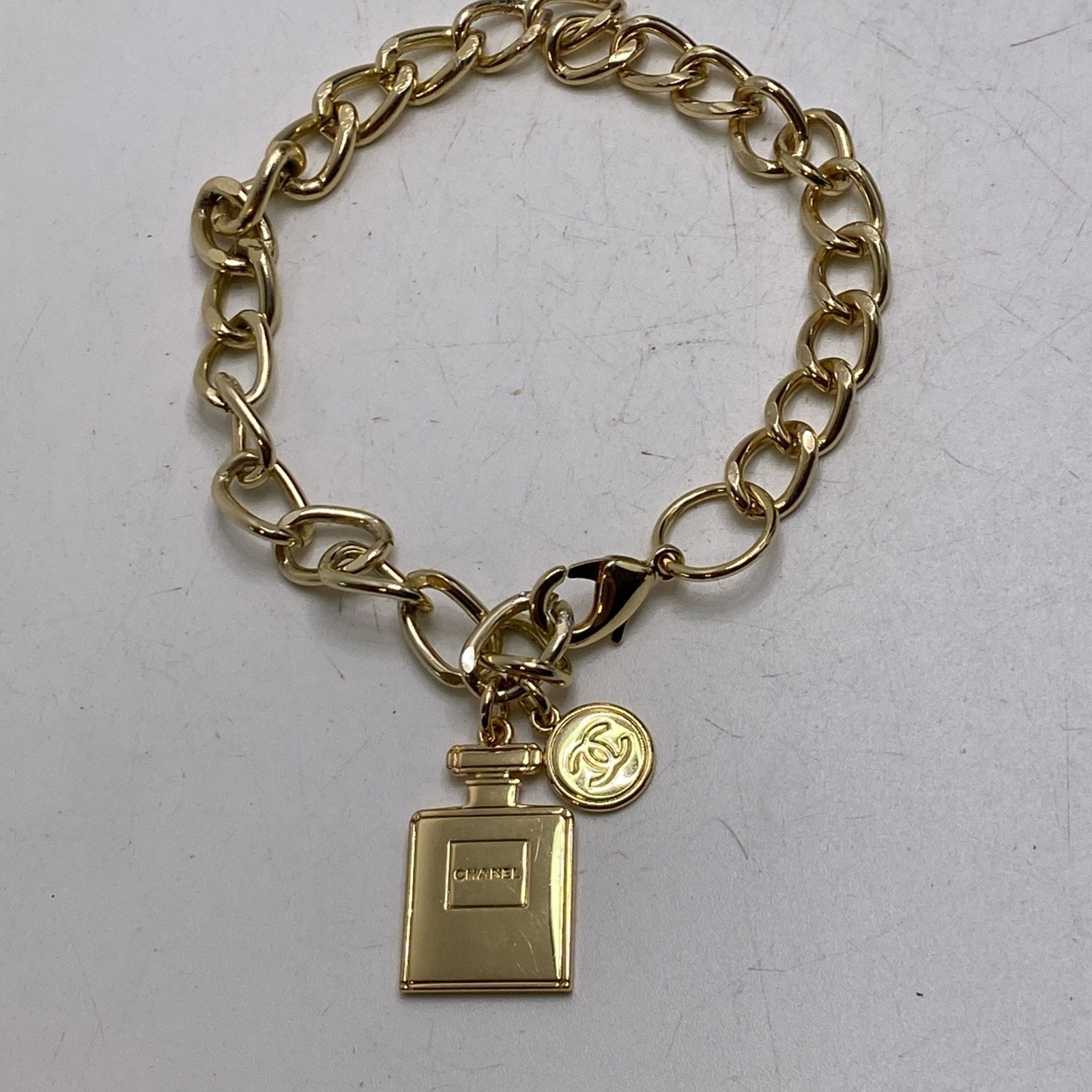 Womens Gold Tone Perfume Bracelet Gold Tone Womens Fashion Unbranded